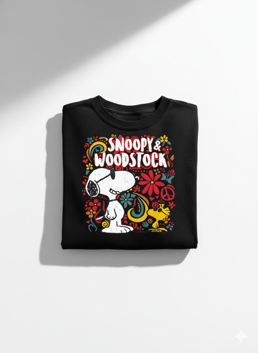 Snoopy & Woodstock Retro Graphic Tee – Cool, Comfy & Classic T-shirt's