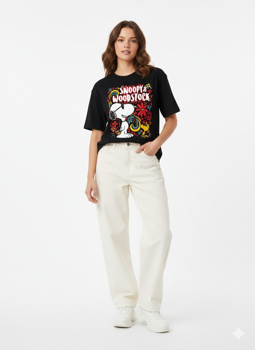Snoopy & Woodstock Retro Graphic Tee – Cool, Comfy & Classic T-shirt's